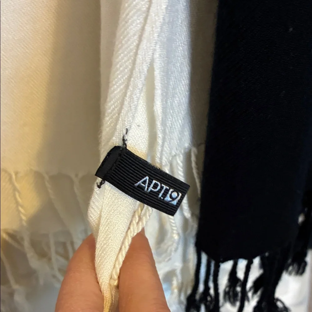 2 Pashminas! 1 White and 1 Black - Picture 5 of 12